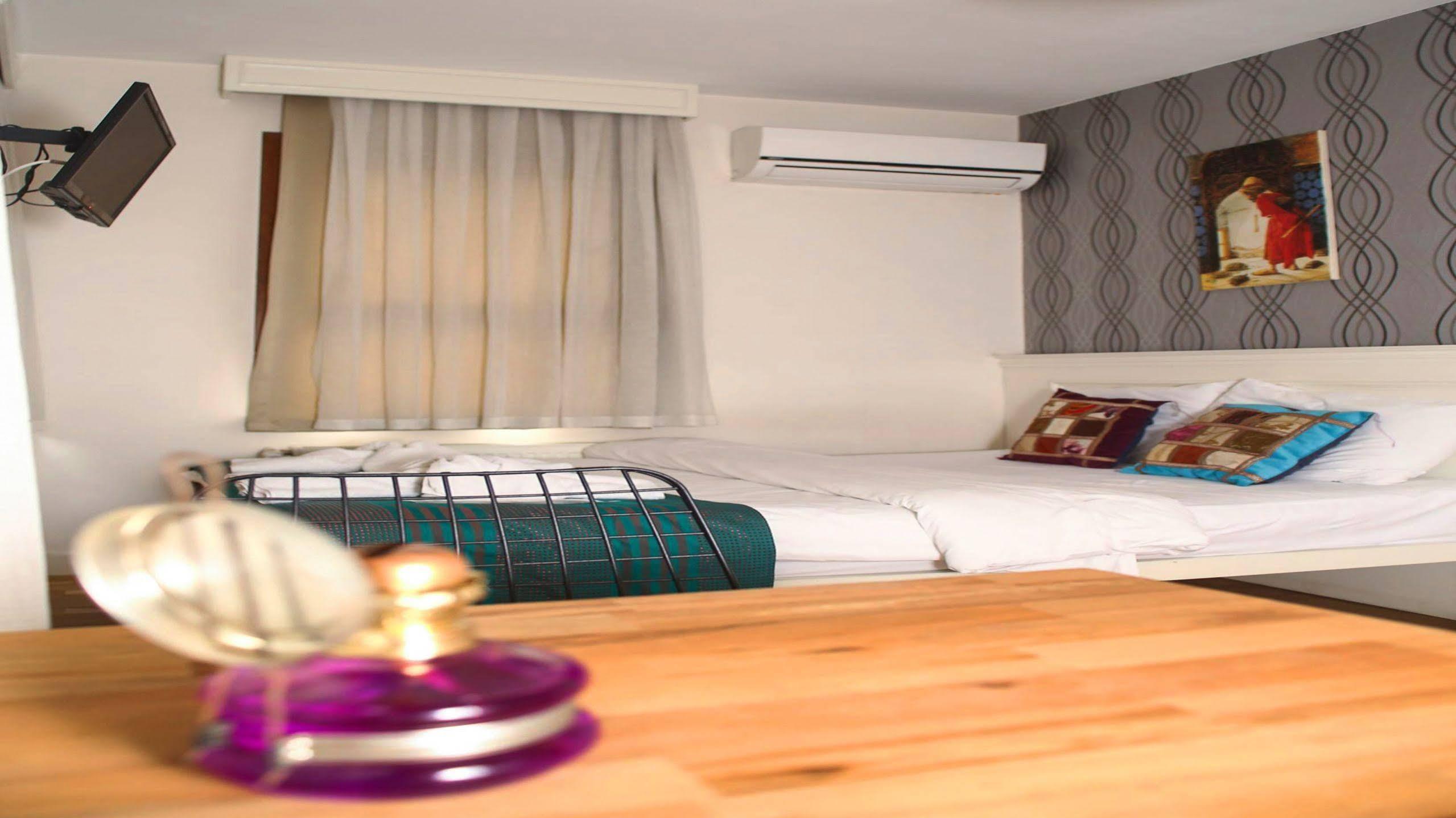 Neva Flats Taksim Hotell Istanbul Exteriör bild